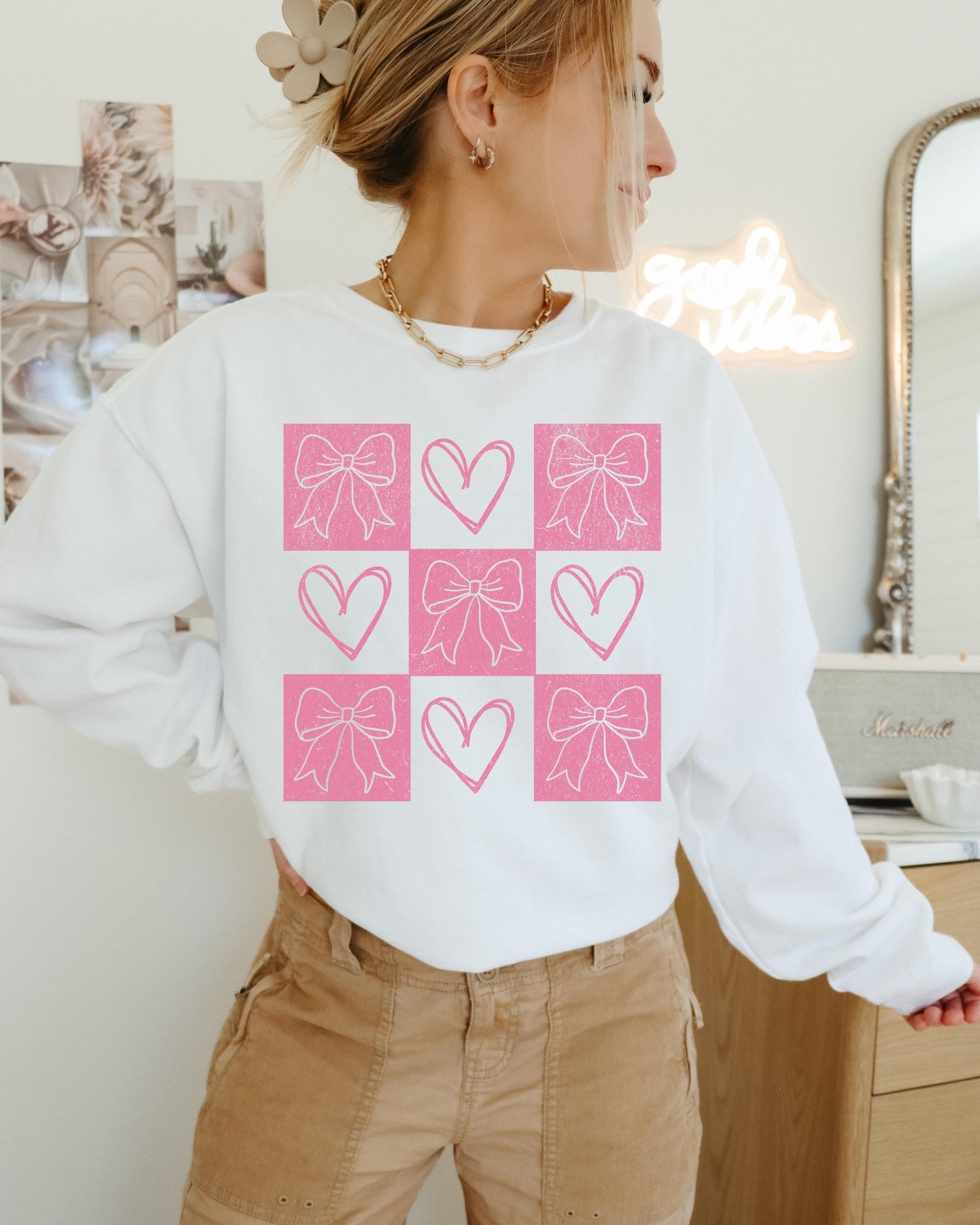 Coquette Bow & Heart Checkered Sweatshirt - Retro Valentine’s Day Crewneck